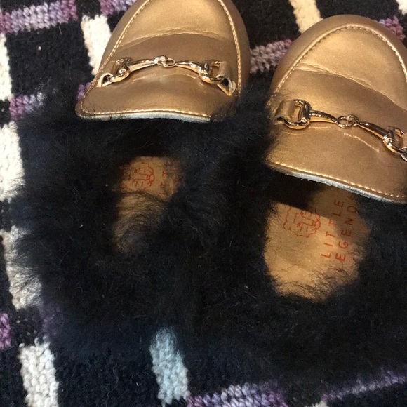 Gold shoes with Fur lining - Picture 2 of 2